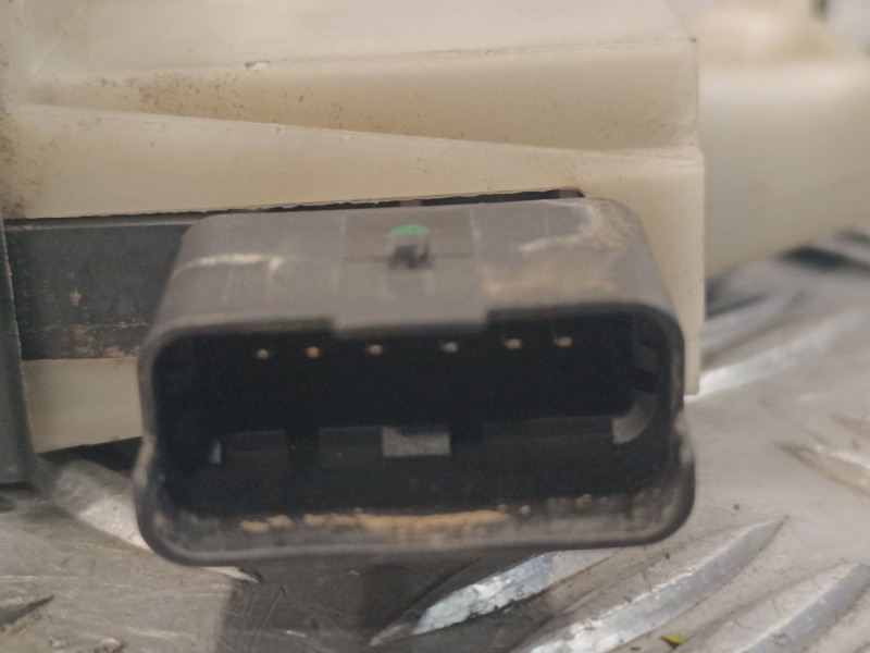 Recambio de cerradura puerta trasera derecha para peugeot 208 1.2 12v e-vti referencia OEM IAM   