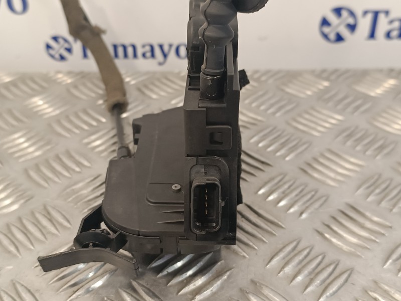 Recambio de cerradura puerta delantera derecha para renault clio iv 0.9 referencia OEM IAM 805004945R  40627203