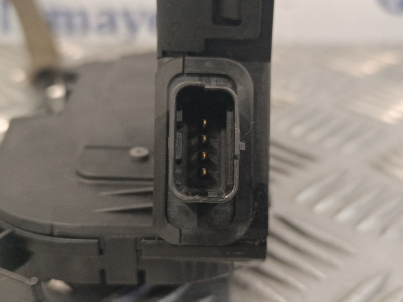 Recambio de cerradura puerta delantera derecha para renault clio iv 0.9 referencia OEM IAM 805004945R  40627203