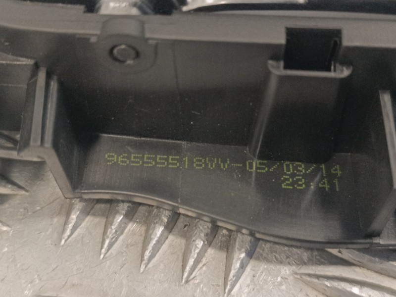 Recambio de maneta interior delantera izquierda para peugeot 208 1.2 12v e-vti referencia OEM IAM 96555518VV  