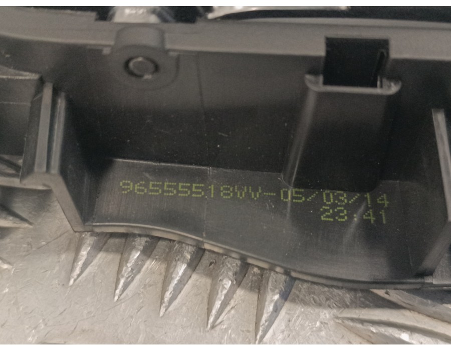 Recambio de maneta interior delantera izquierda para peugeot 208 1.2 12v e-vti referencia OEM IAM 96555518VV  