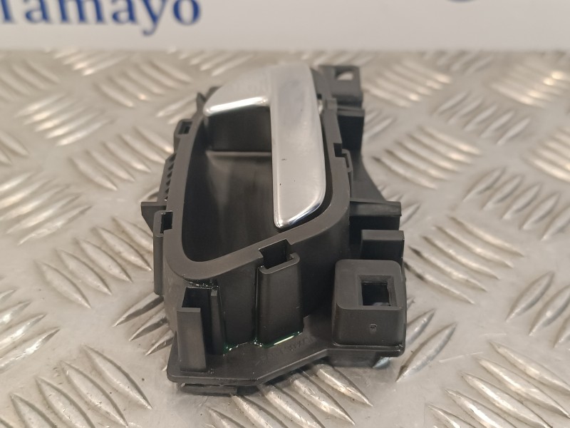 Recambio de maneta interior delantera derecha para peugeot 208 1.2 12v e-vti referencia OEM IAM 96555516VV  