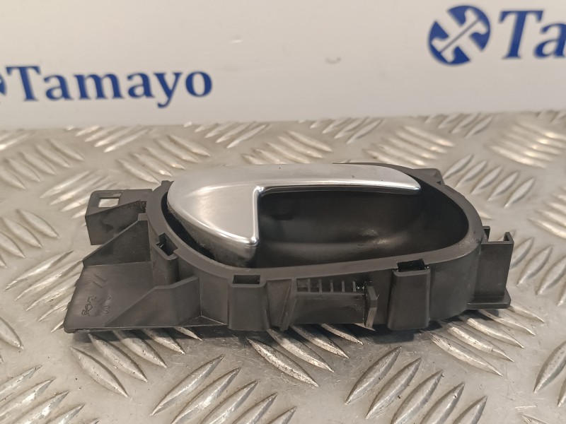 Recambio de maneta interior delantera derecha para peugeot 208 1.2 12v e-vti referencia OEM IAM 96555516VV  