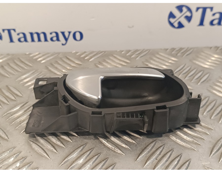 Recambio de maneta interior delantera derecha para peugeot 208 1.2 12v e-vti referencia OEM IAM 96555516VV  