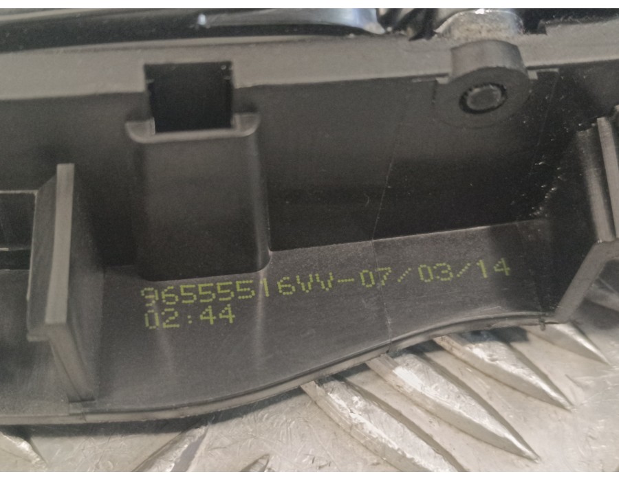 Recambio de maneta interior delantera derecha para peugeot 208 1.2 12v e-vti referencia OEM IAM 96555516VV  