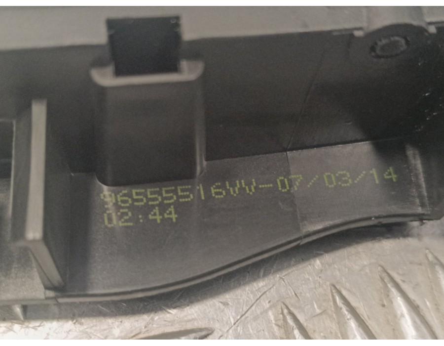 Recambio de maneta interior delantera derecha para peugeot 208 1.2 12v e-vti referencia OEM IAM 96555516VV  