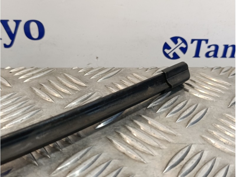 Recambio de brazo limpia delantero derecho para smart fortwo coupe 0.8 cdi referencia OEM IAM A4518200140  