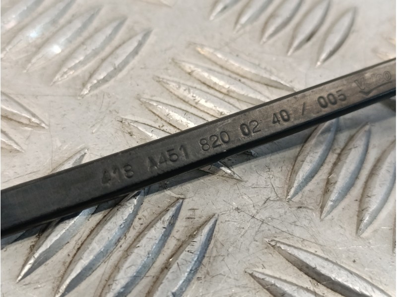 Recambio de brazo limpia delantero izquierdo para smart fortwo coupe 0.8 cdi referencia OEM IAM A4518200240  