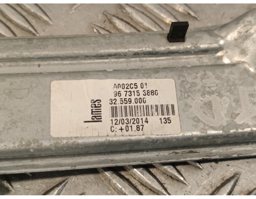 Recambio de elevalunas trasero derecho para peugeot 208 1.2 12v e-vti referencia OEM IAM 9673153880 32559000 A002C501