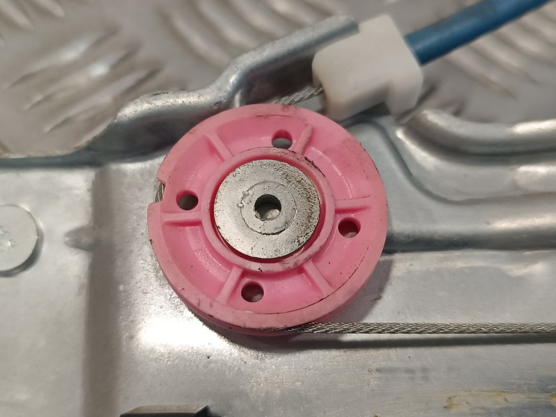 Recambio de elevalunas trasero derecho para peugeot 208 1.2 12v e-vti referencia OEM IAM 9673153880 32559000 A002C501