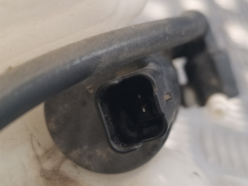 Recambio de deposito limpia para peugeot 208 1.2 12v e-vti referencia OEM IAM 9683988080  