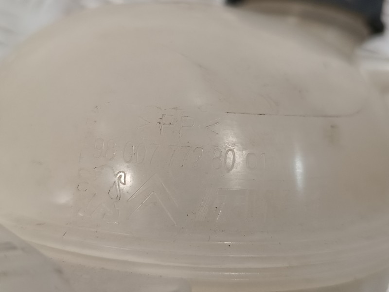 Recambio de deposito expansion para peugeot 208 1.2 12v e-vti referencia OEM IAM 9800777280  980077728001