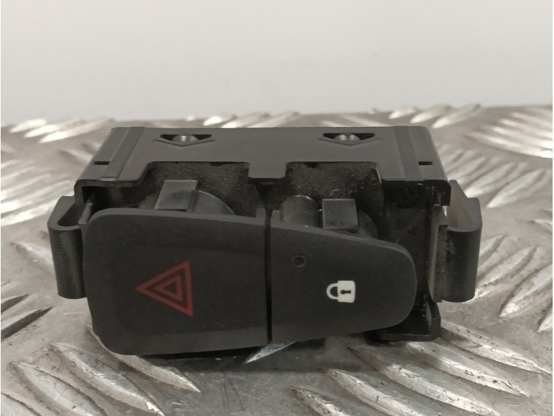 Recambio de warning para dacia lodgy 1.2 16v tce cat referencia OEM IAM E3160601A  