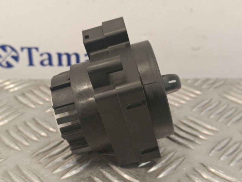 Recambio de mando luces para volkswagen crafter caja cerrada 2.0 tdi referencia OEM IAM 9065450704  