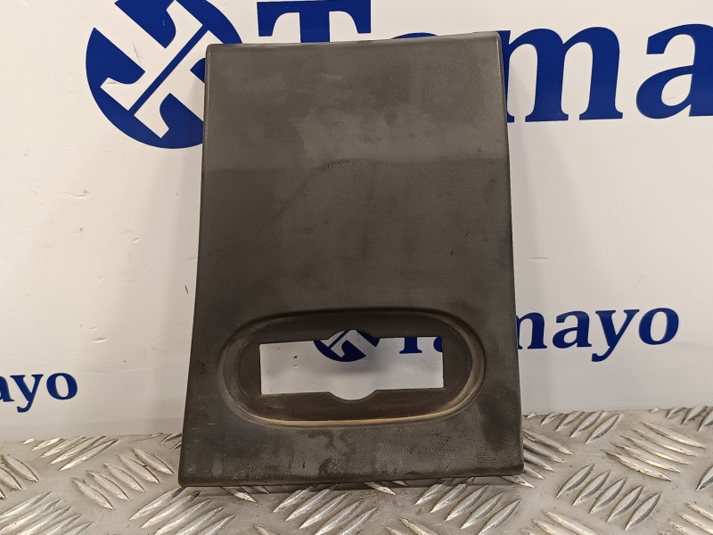 Recambio de moldura exterior delantera izquierda para volkswagen crafter caja cerrada 2.0 tdi referencia OEM IAM A9066901182  