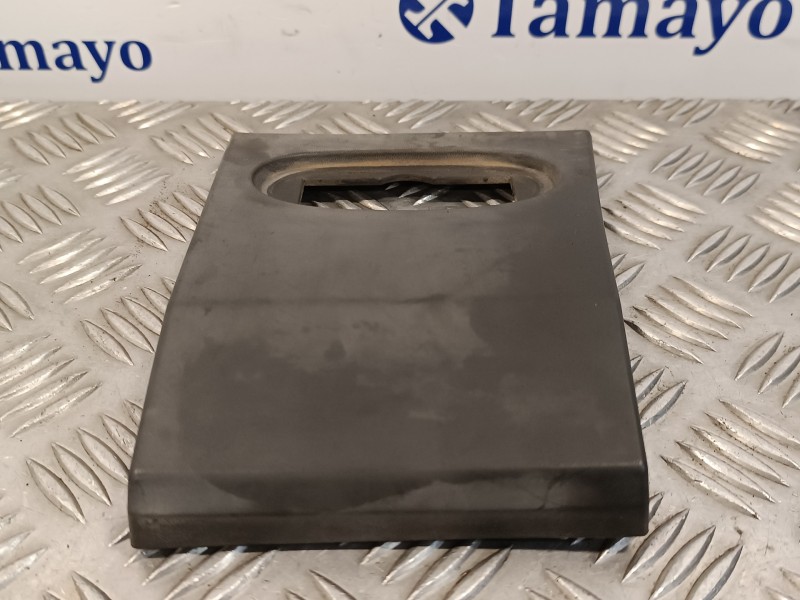 Recambio de moldura exterior delantera izquierda para volkswagen crafter caja cerrada 2.0 tdi referencia OEM IAM A9066901182  