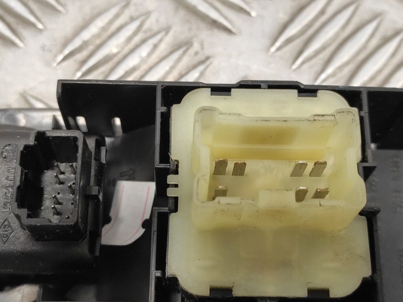 Recambio de mando elevalunas delantero izquierdo para renault clio iv referencia OEM IAM 254118044R  