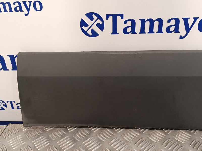 Recambio de moldura puerta trasera izquierda para volkswagen crafter caja cerrada 2.0 tdi referencia OEM IAM A9066900800  