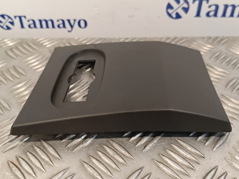 Recambio de moldura exterior delantera derecha para volkswagen crafter caja cerrada 2.0 tdi referencia OEM IAM A9066901282  