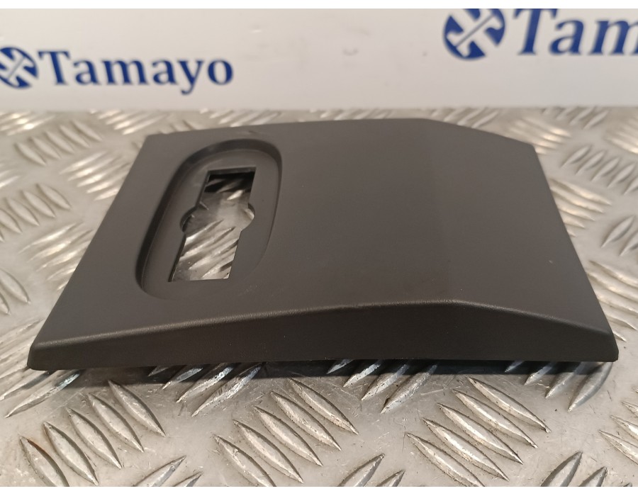 Recambio de moldura exterior delantera derecha para volkswagen crafter caja cerrada 2.0 tdi referencia OEM IAM A9066901282  