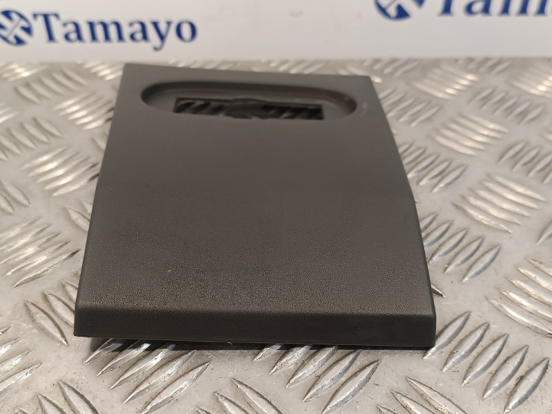 Recambio de moldura exterior delantera derecha para volkswagen crafter caja cerrada 2.0 tdi referencia OEM IAM A9066901282  