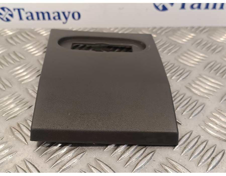 Recambio de moldura exterior delantera derecha para volkswagen crafter caja cerrada 2.0 tdi referencia OEM IAM A9066901282  