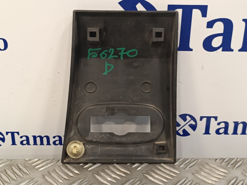 Recambio de moldura exterior delantera derecha para volkswagen crafter caja cerrada 2.0 tdi referencia OEM IAM A9066901282  