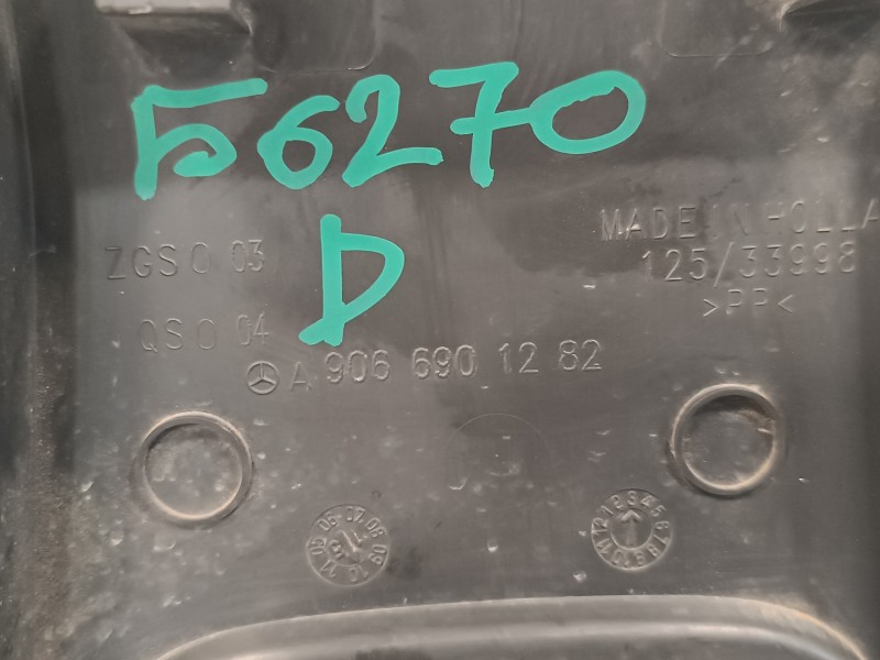 Recambio de moldura exterior delantera derecha para volkswagen crafter caja cerrada 2.0 tdi referencia OEM IAM A9066901282  