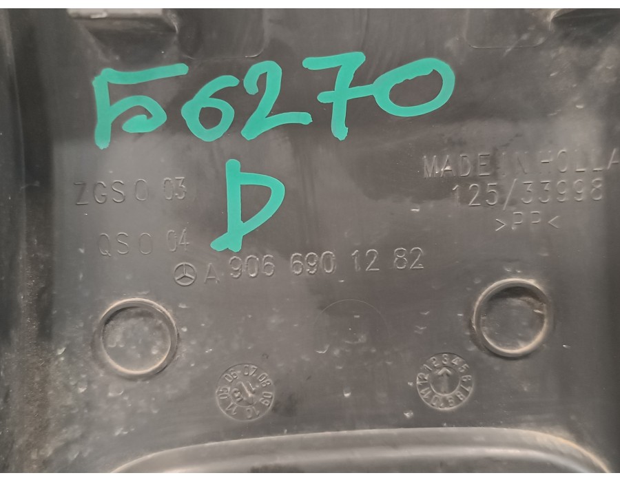 Recambio de moldura exterior delantera derecha para volkswagen crafter caja cerrada 2.0 tdi referencia OEM IAM A9066901282  