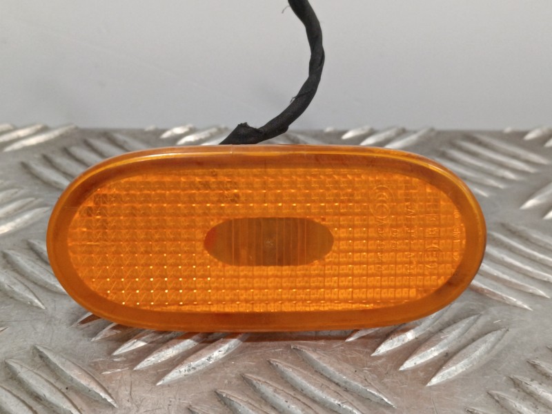 Recambio de piloto lateral izquierdo para volkswagen crafter caja cerrada 2.0 tdi referencia OEM IAM A0038202956  