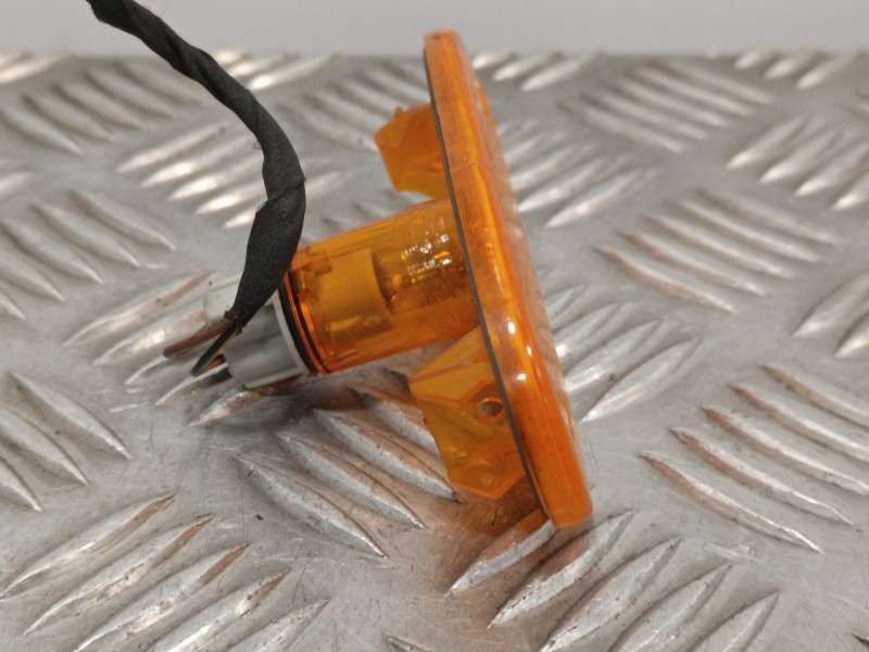 Recambio de piloto lateral izquierdo para volkswagen crafter caja cerrada 2.0 tdi referencia OEM IAM A0038202956  