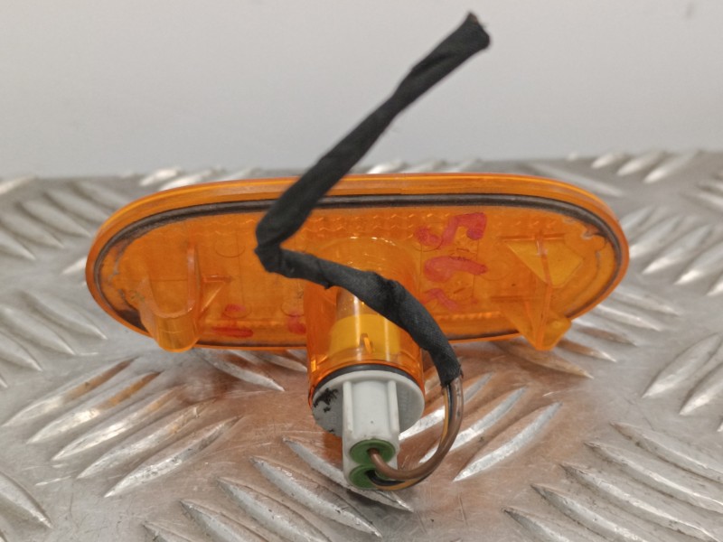 Recambio de piloto lateral izquierdo para volkswagen crafter caja cerrada 2.0 tdi referencia OEM IAM A0038202956  