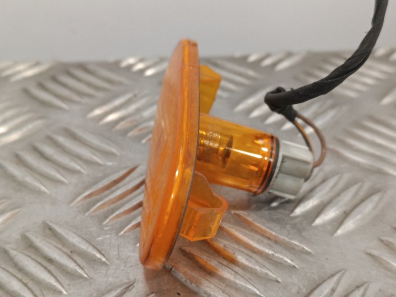 Recambio de piloto lateral izquierdo para volkswagen crafter caja cerrada 2.0 tdi referencia OEM IAM A0038202956  