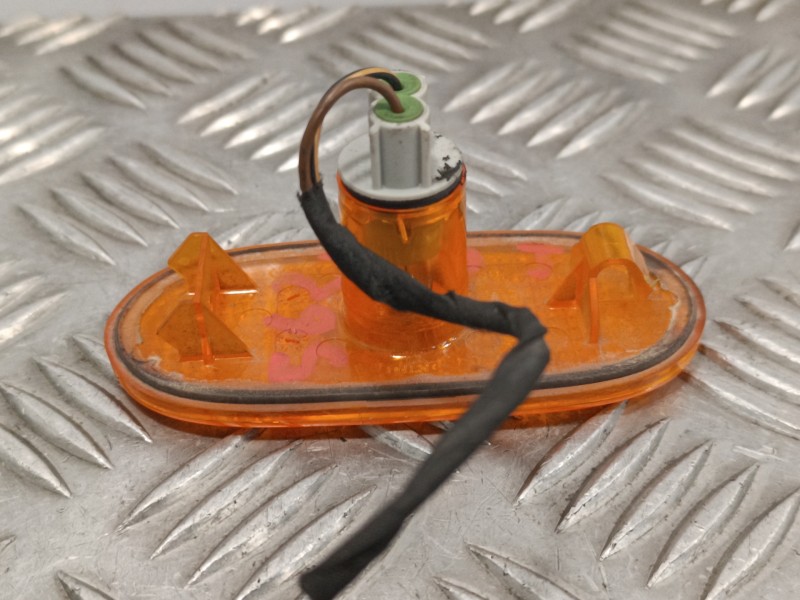 Recambio de piloto lateral izquierdo para volkswagen crafter caja cerrada 2.0 tdi referencia OEM IAM A0038202956  