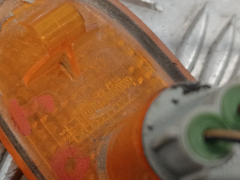 Recambio de piloto lateral izquierdo para volkswagen crafter caja cerrada 2.0 tdi referencia OEM IAM A0038202956  