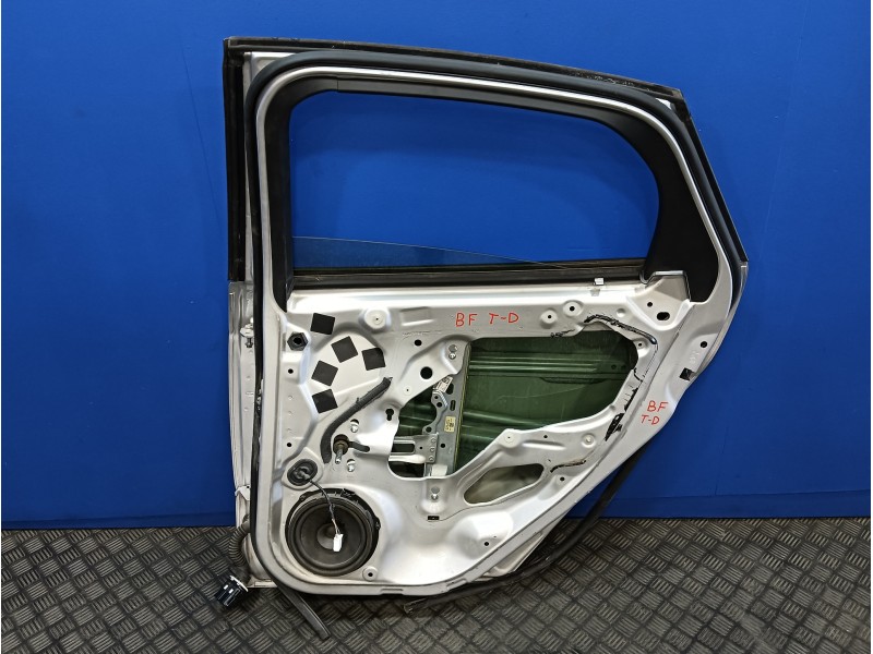 Recambio de puerta trasera derecha para ford focus lim. (cb8) 1.6 tdci cat referencia OEM IAM   