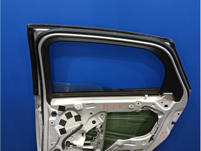 Recambio de puerta trasera derecha para ford focus lim. (cb8) 1.6 tdci cat referencia OEM IAM   