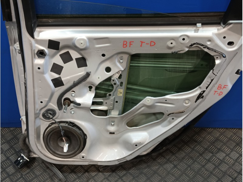 Recambio de puerta trasera derecha para ford focus lim. (cb8) 1.6 tdci cat referencia OEM IAM   