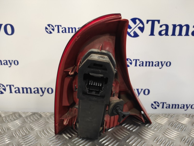 Recambio de piloto trasero derecho para renault clio ii fase ii (b/cb0) 1.2 referencia OEM IAM 8200917487  