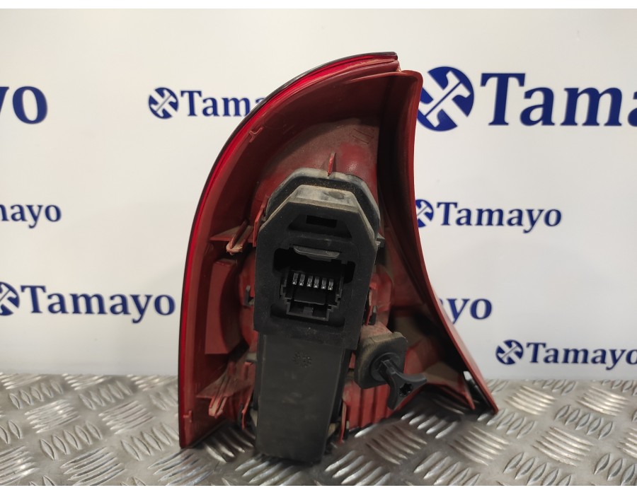 Recambio de piloto trasero derecho para renault clio ii fase ii (b/cb0) 1.2 referencia OEM IAM 8200917487  