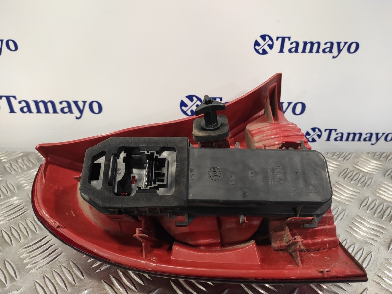 Recambio de piloto trasero derecho para renault clio ii fase ii (b/cb0) 1.2 referencia OEM IAM 8200917487  