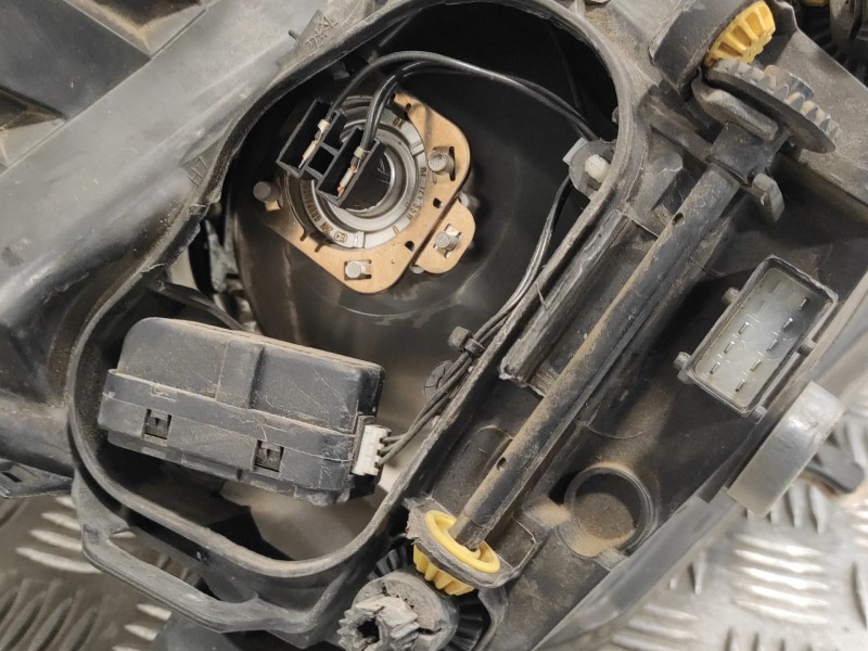 Recambio de faro izquierdo para opel corsa d referencia OEM IAM 13217453  