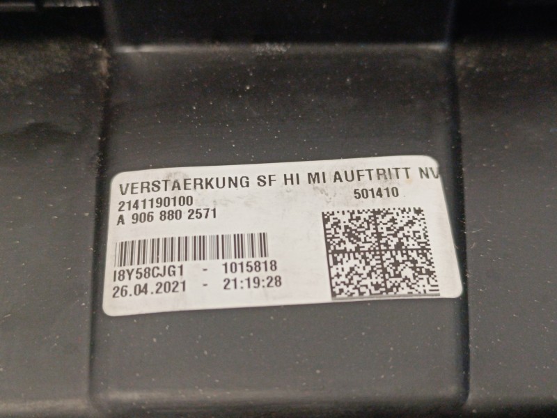 Recambio de molduras traseras para volkswagen crafter caja cerrada 2.0 tdi referencia OEM IAM A9068802571  2141190100
