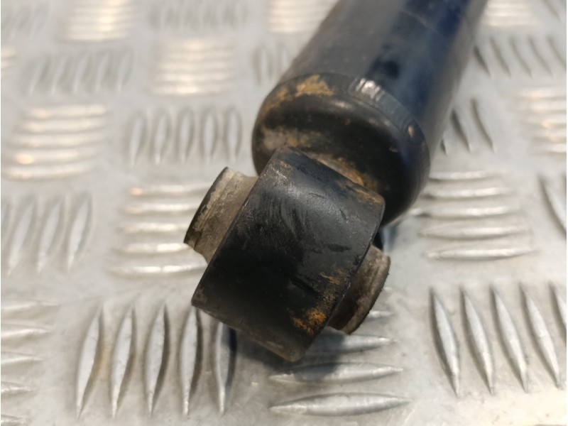 Recambio de amortiguador trasero derecho para kia sorento 2.5 crdi referencia OEM IAM 553103E500  