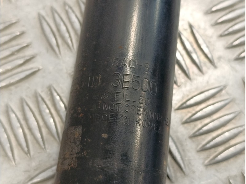 Recambio de amortiguador trasero derecho para kia sorento 2.5 crdi referencia OEM IAM 553103E500  