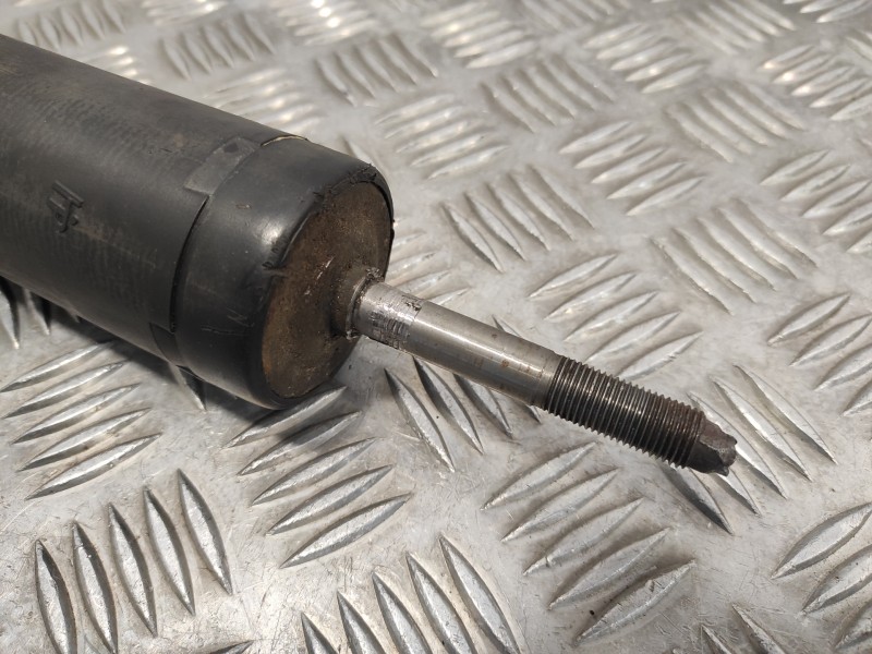 Recambio de amortiguador trasero izquierdo para kia sorento 2.5 crdi referencia OEM IAM 553103E500  