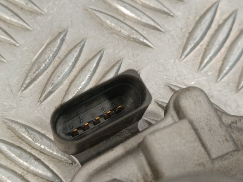 Recambio de valvula egr para skoda rapid 1.6 tdi dpf referencia OEM IAM 04B131501D  