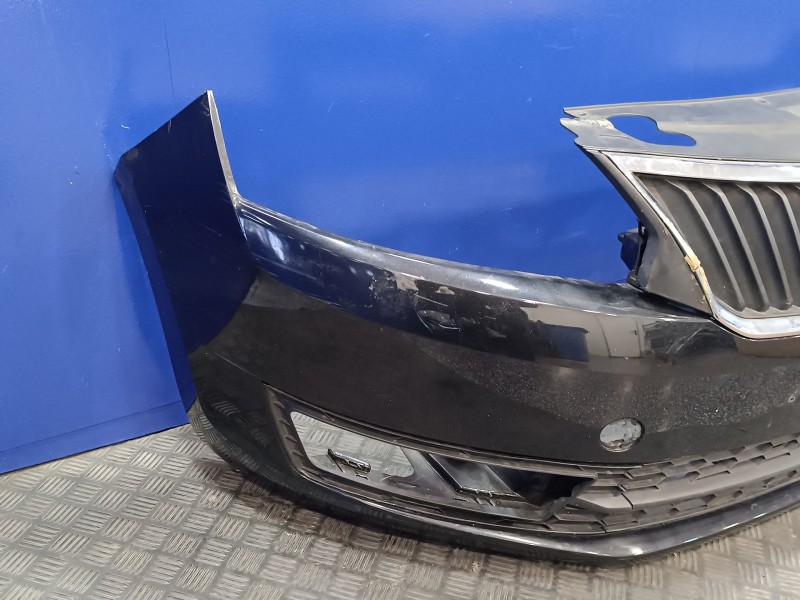 Recambio de paragolpes delantero para skoda rapid 1.6 tdi dpf referencia OEM IAM   