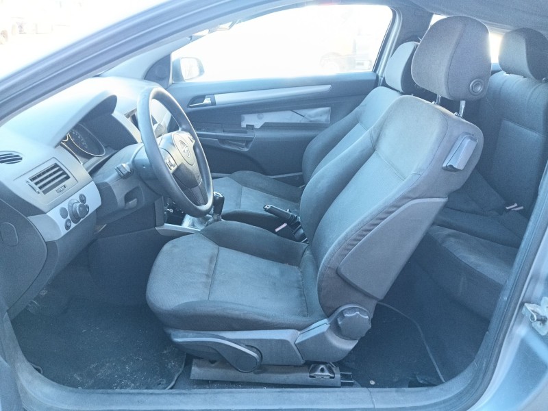 opel astra h gtc (a04) del año 2006