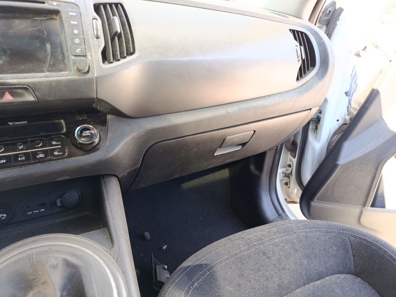 Recambio de guantera para kia sportage referencia OEM IAM   